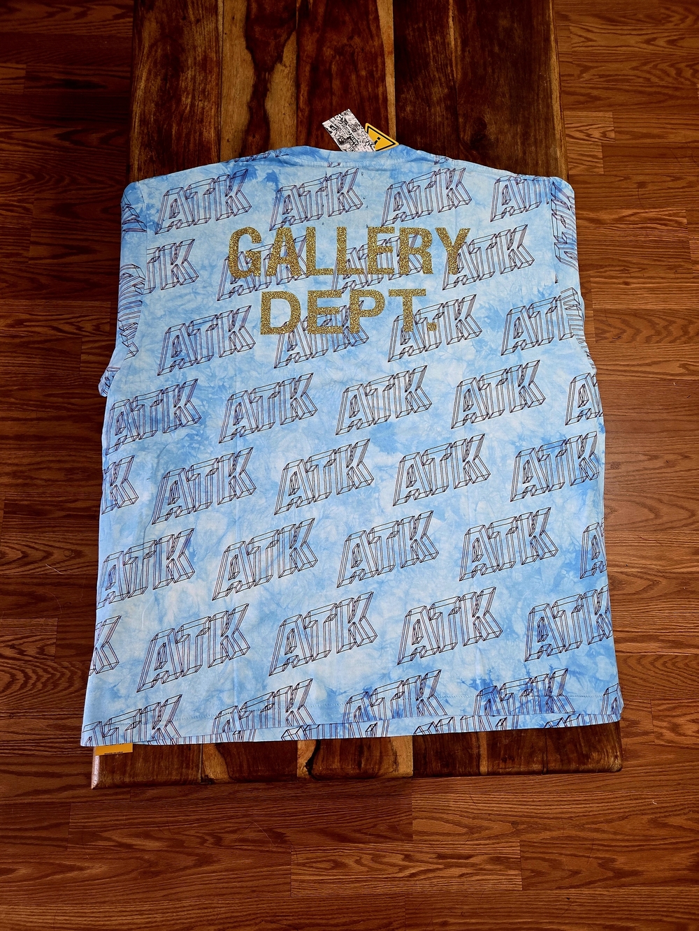Gallery Dept Men's Blue "Art That Kills" Short-sleeve Tee. Size X-Large